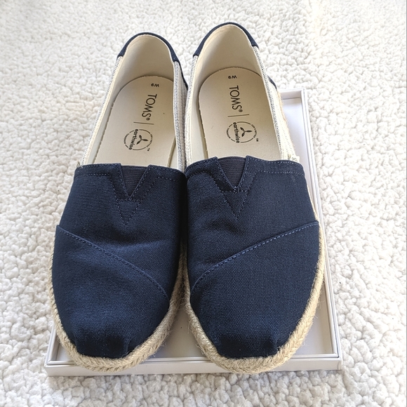 Like new TOMS Espadrilles (Women's sz 9) - Picture 3 of 6